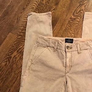 American Eagle khaki pants size 4 short
